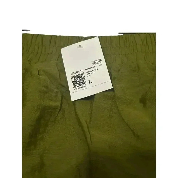 Forever 21  Green Strapless Tie-Waist Cargo Jumpsuit. Size: L - Picture 5 of 6